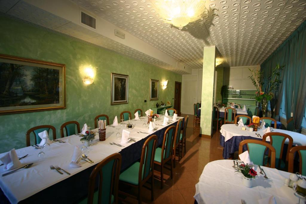 Hotel Castel Lodron Storo Экстерьер фото