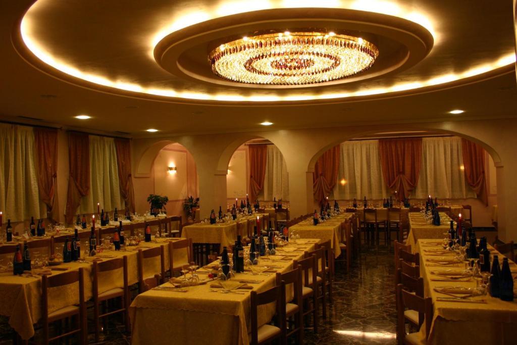 Hotel Castel Lodron Storo Экстерьер фото
