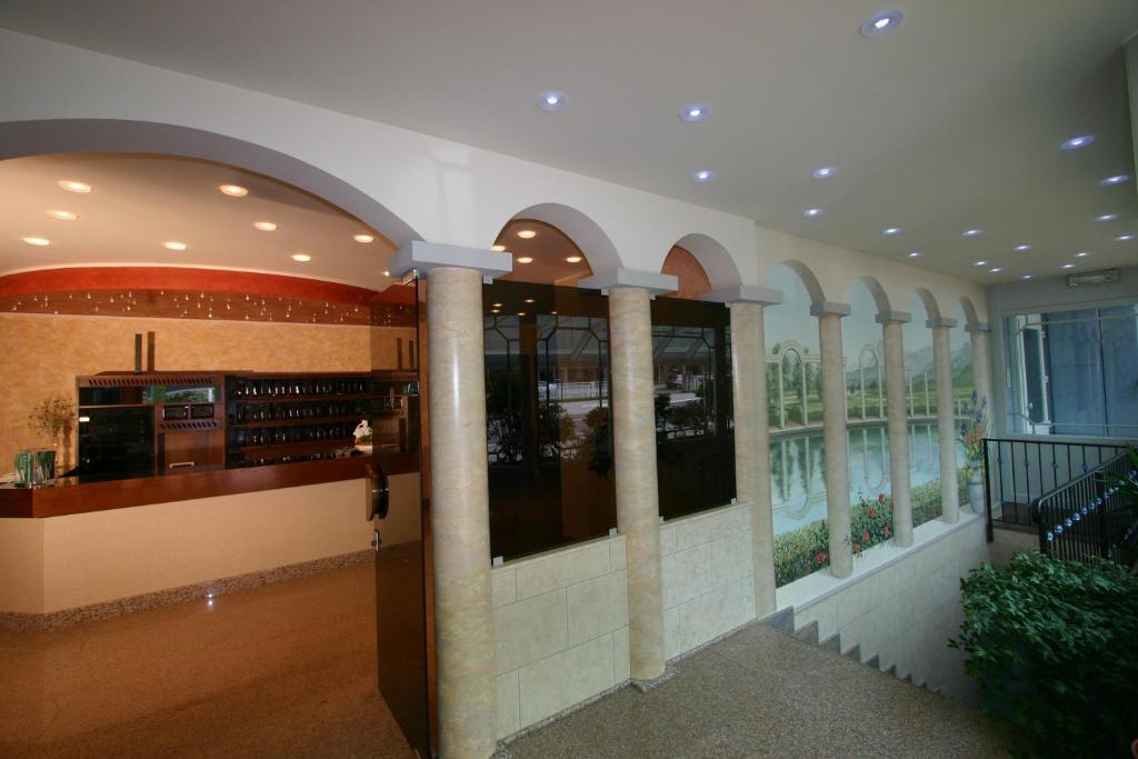 Hotel Castel Lodron Storo Экстерьер фото